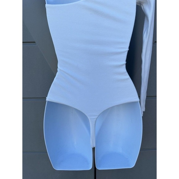 NWT Privacy Please "Emily" Ribbed One Shoulder Long Sleeve Bodysuit in Ivory XXS - Picture 8 of 12